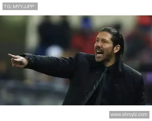 足球明星背面高清照片展现运动魅力与风采的完美瞬间